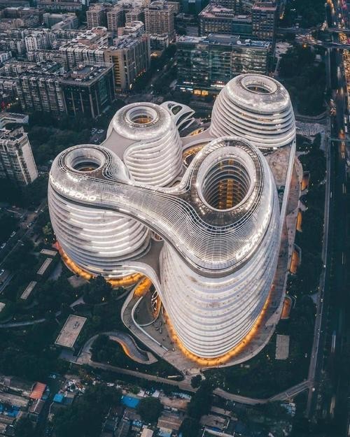 银河SOHO - 现代建筑封面图